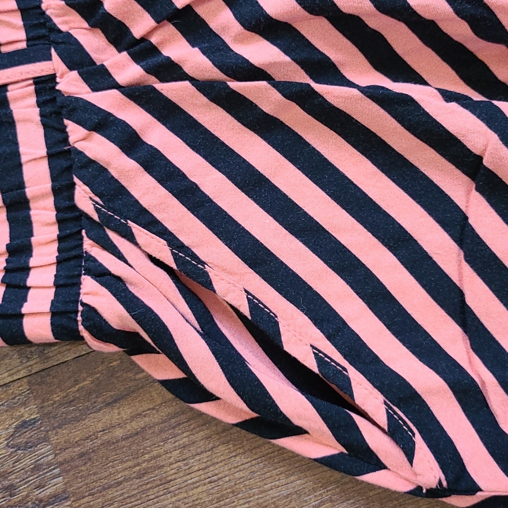 Torrid pink and black skirt - Size 1